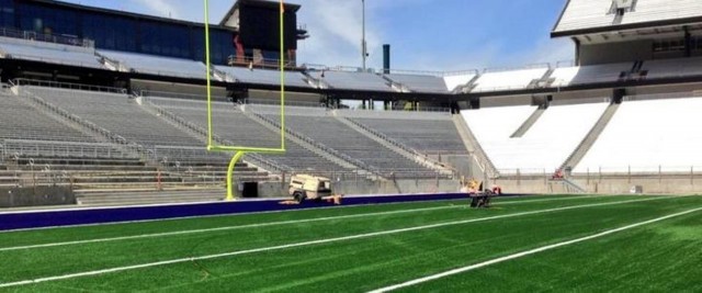 UNIVERSITY OF WASHINGTON INSTALLS FIELDTURF REVOLUTION